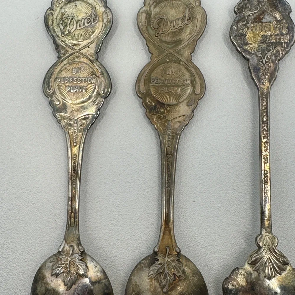Vtg Canada Souvenir Spoon Lot 4 Enamel Niagara Falls Toronto Banff Maple‎ Leaf